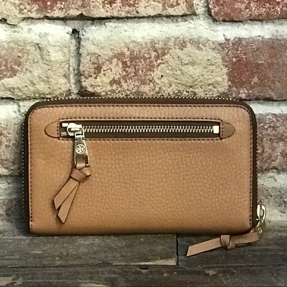 Tory Burch Robinson Zip Continental Wallet - Picture 2 of 5